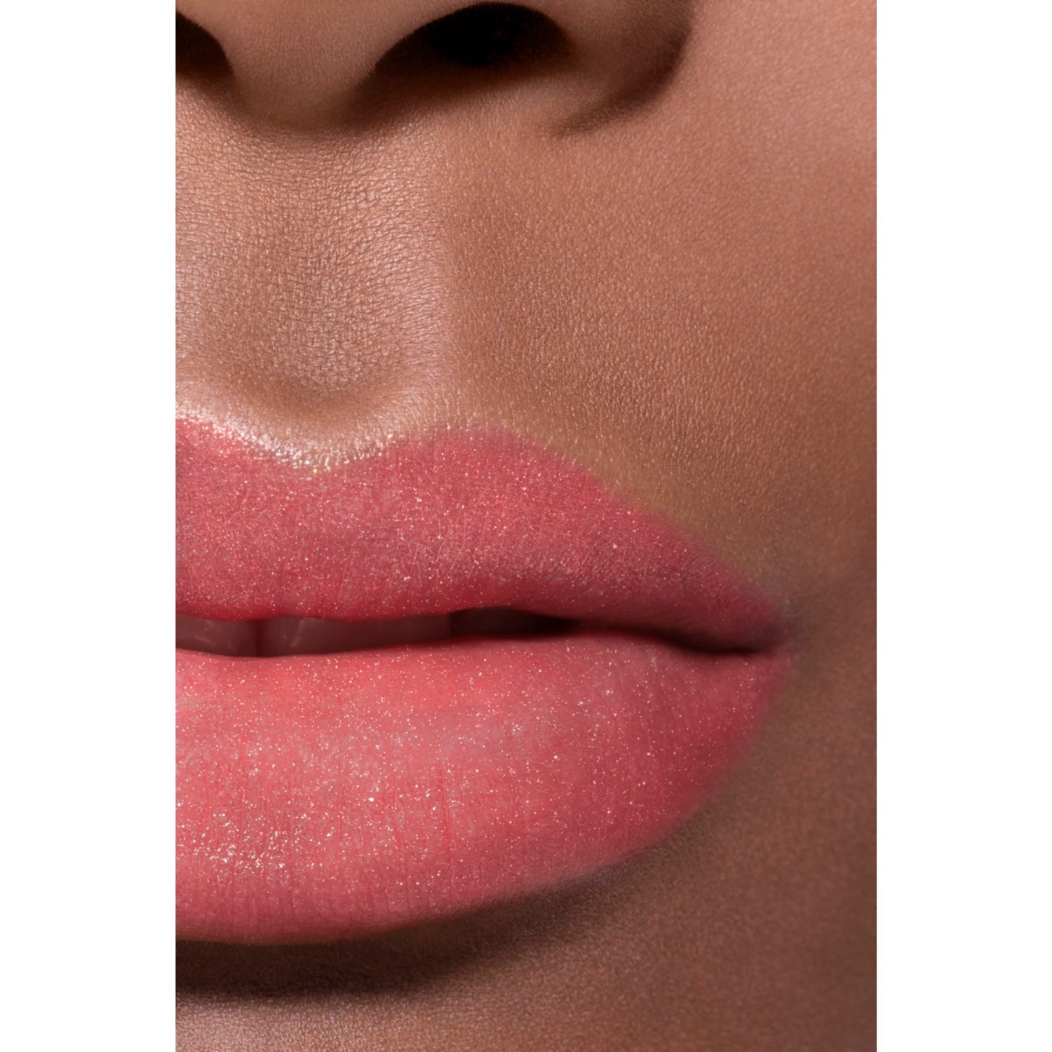 EL BÁLSAMO CON COLOR HIDRATANTE, CON UNA INTENSIDAD A MEDIDA, PARA UNOS LABIOS MÁS BELLOS DÍA TRAS DÍA